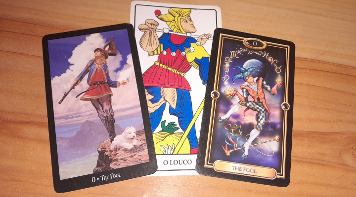 Explorando Arcano Maior O Louco no Tarot Amor Finanças e Além